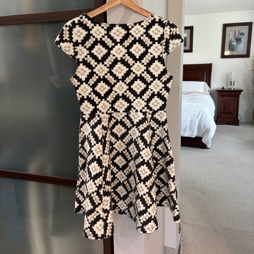 MINKPINK Fit & Flare Mini Dress - Black/Gray/White Abstract Pattern Size M - Picture 5 of 12